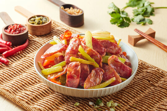 芹菜炒腊肠