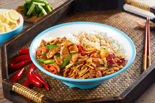 炒猪肝拼卜豆角肉饭