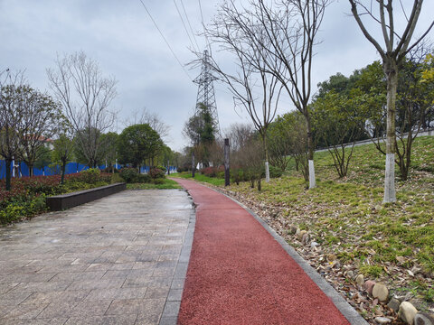 公园塑胶游道与石板路