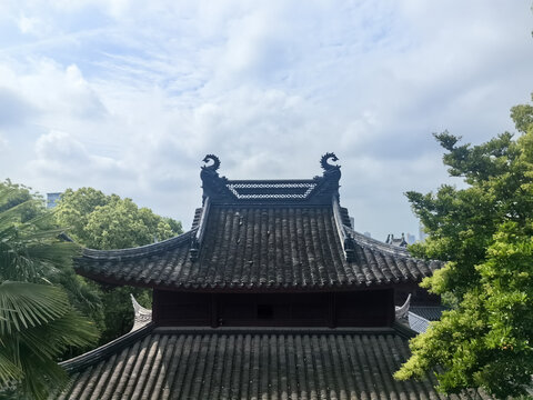 青瓦屋脊