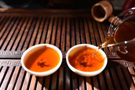 云南普洱茶熟茶汤色
