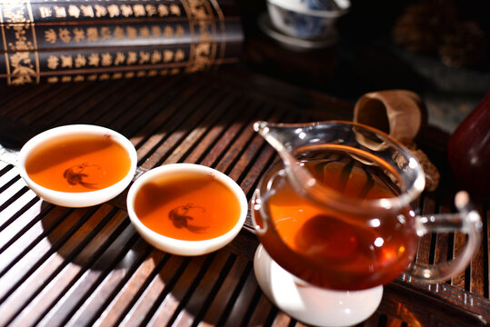 云南普洱茶熟茶汤色