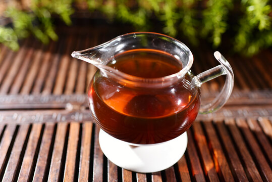 云南普洱茶熟茶汤色