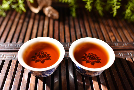 云南普洱茶熟茶汤色