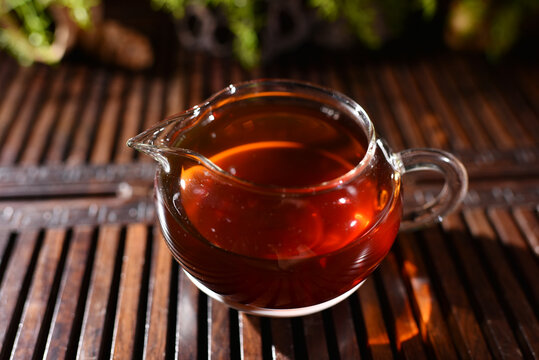 云南普洱茶熟茶汤色