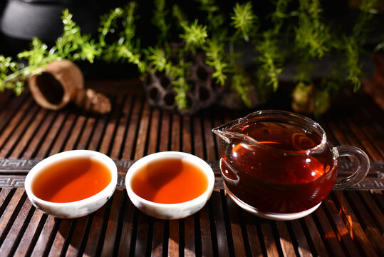 云南普洱茶熟茶汤色