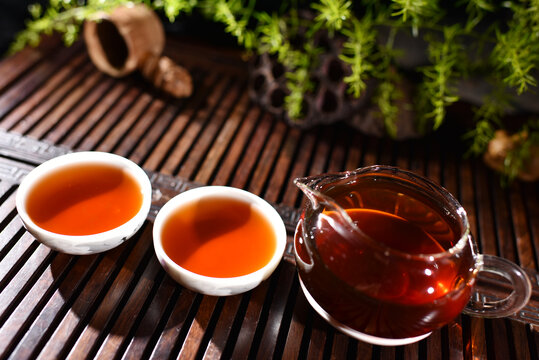 云南普洱茶熟茶汤色