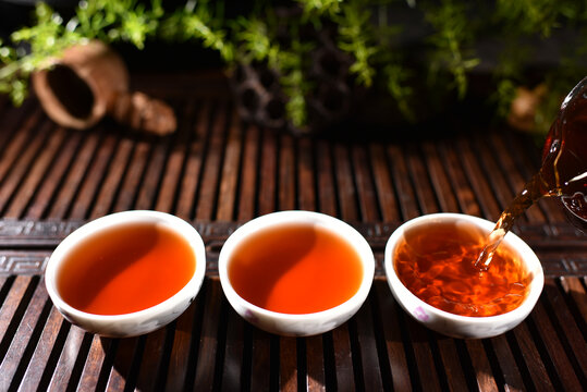 云南普洱茶熟茶汤色