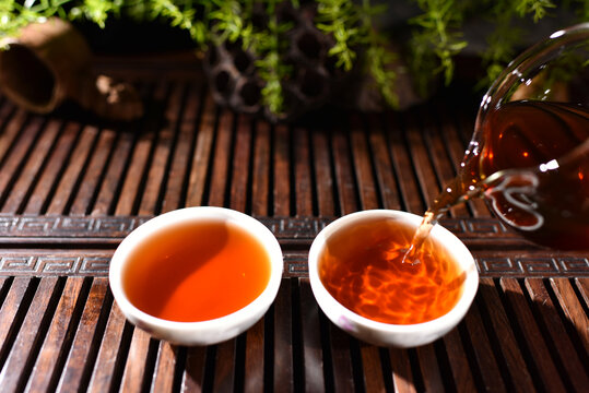 云南普洱茶熟茶汤色