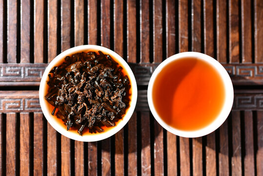 云南普洱茶熟茶汤色