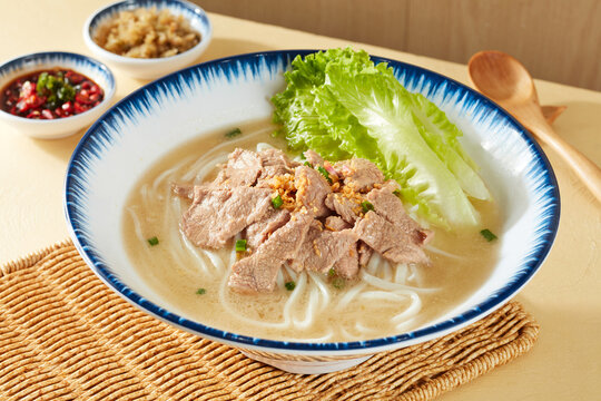 瘦肉汤河粉
