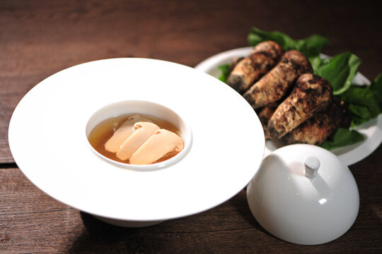 松茸菌炖土鸡