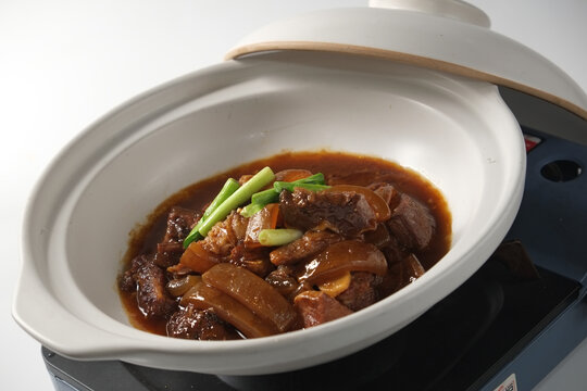 红焖带皮牛肉