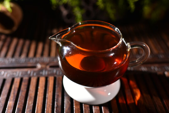 云南普洱茶临沧茶区熟茶汤色