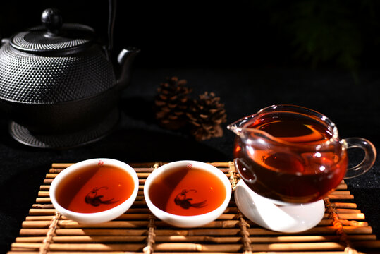 云南普洱茶熟茶冰岛汤色