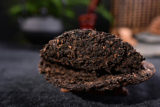 云南普洱茶熟茶西半山茶饼