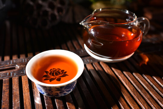 云南普洱茶熟茶邦东汤色