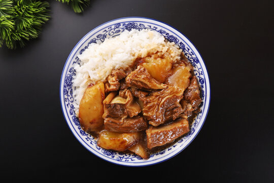 土豆牛肉盖饭