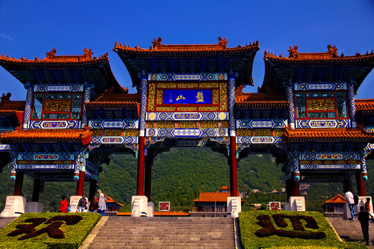 盘山大门中式牌坊