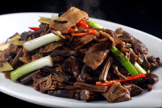 茶树菇小炒肉