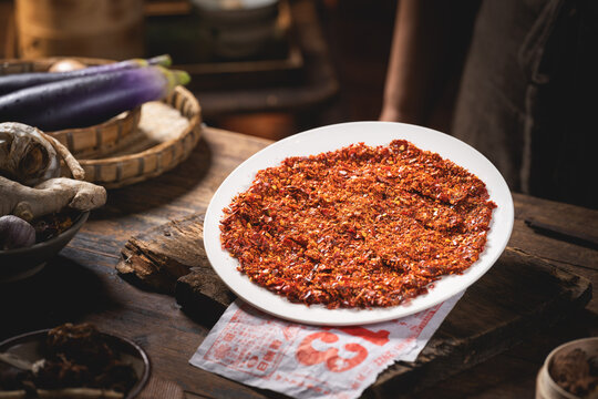 中式传统复古风格麻辣牛肉