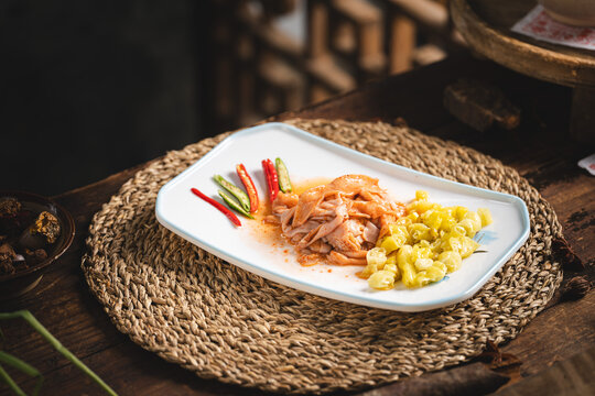 中式复古风格烧烤食材鸭肠