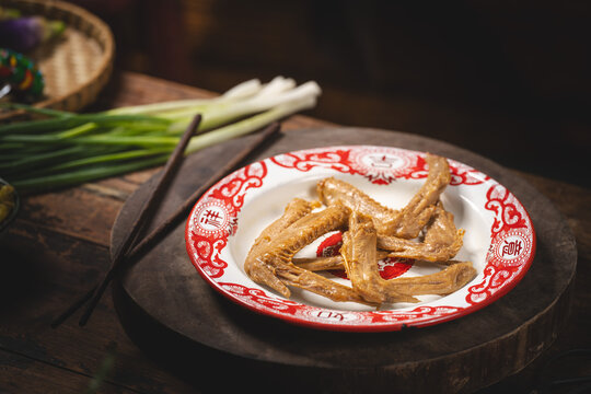 中式复古风格传统鸭翅