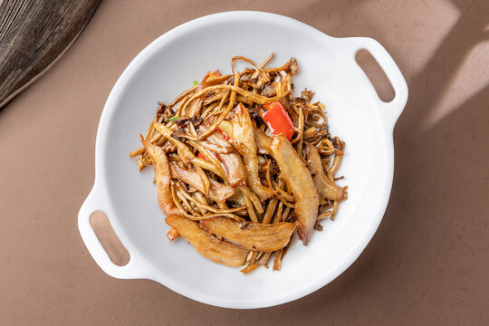 茶树菇炒猪颈肉