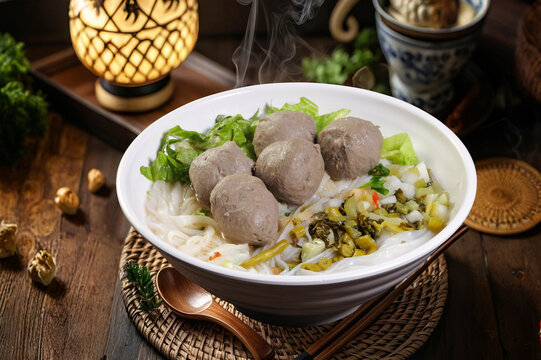 牛肉丸河粉