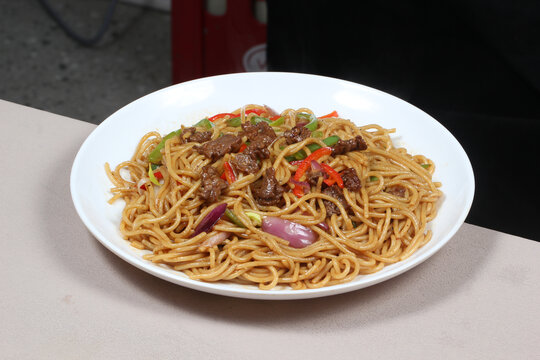 黑椒牛柳炒意面