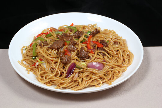 牛肉炒意粉