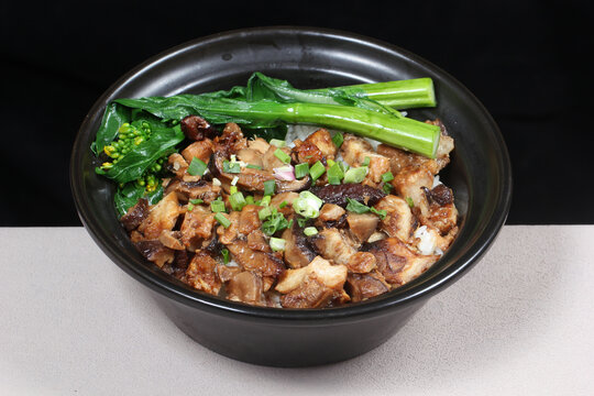 香菇排骨煲仔饭
