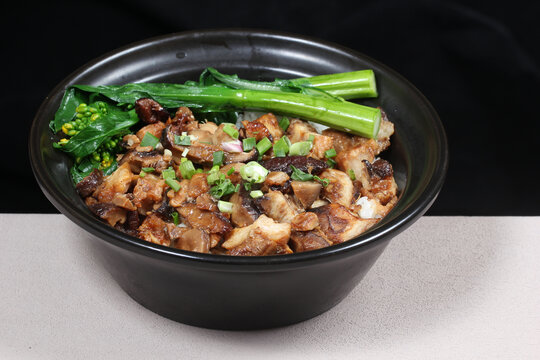 香菇排骨煲仔饭