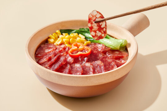 广式腊味煲仔饭