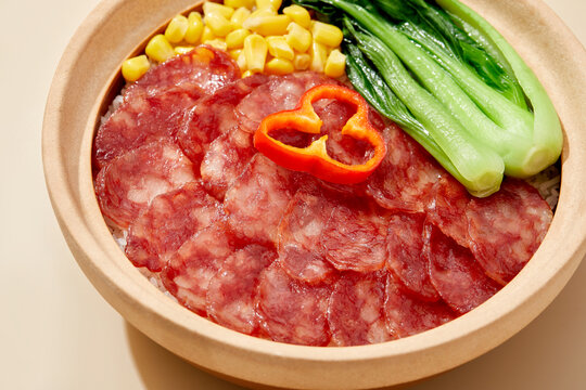 广式腊味煲仔饭