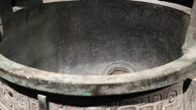 青铜器皿