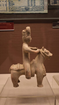 古代墓葬中的陪葬品
