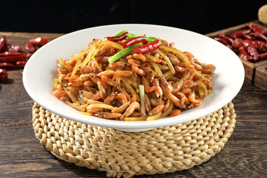 土豆丝炒河虾
