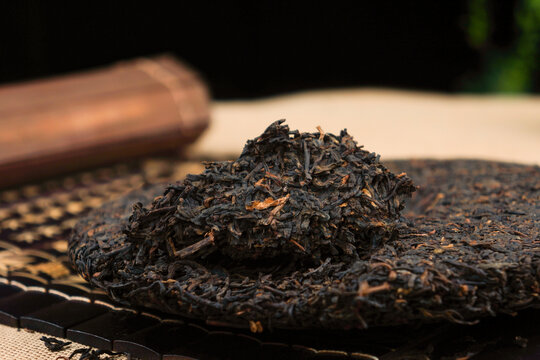云南普洱茶临沧茶区勐库熟茶茶饼