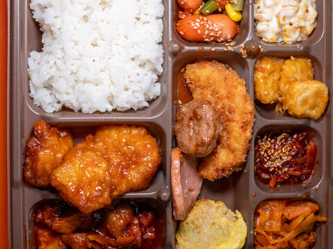 韩国便利店贩卖的韩国风味盒饭
