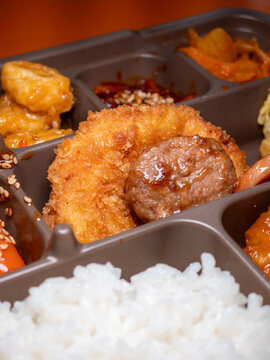 韩国便利店贩卖的韩国风味盒饭