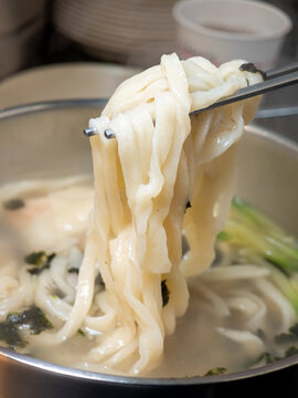 韩国特色美食韩式刀削面
