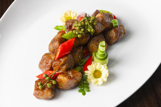 炒雪花牛肉粒牛仔粒