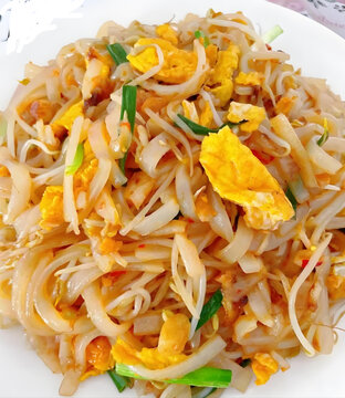 鸡蛋河粉