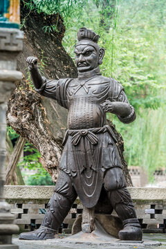 晋祠铁人