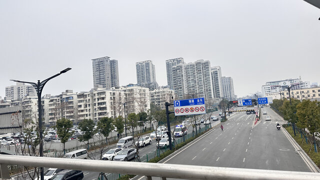 天桥上