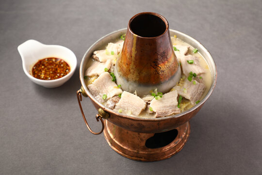 蒜泥酸菜白肉锅