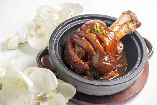 石锅肘子蹄