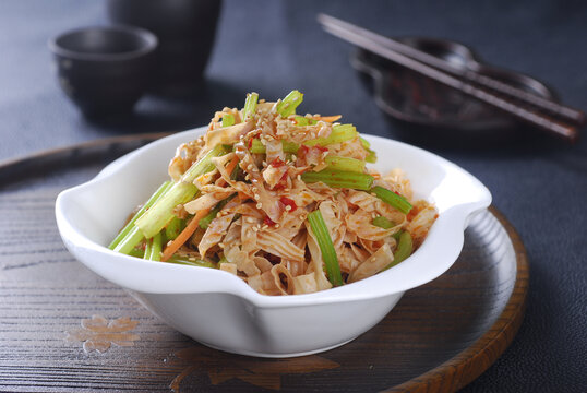 芹菜拌豆皮
