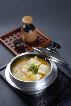 虾仁豆腐煲